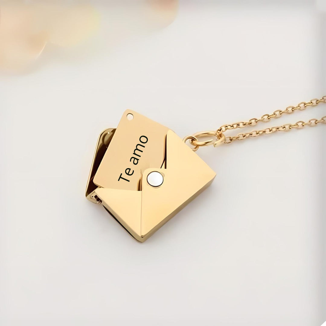 COLLAR FORMA DE SOBRE DE CARTA