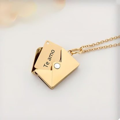 COLLAR FORMA DE SOBRE DE CARTA